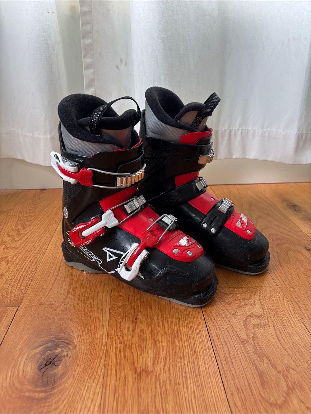 Kids Nordica ski boots